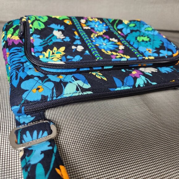 Vera Bradley blue floral pattern crossbody bag - Picture 4 of 6